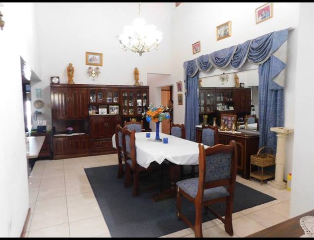 5 BEDROOM HOUSE FOR SALE IN UMHLATUZANA